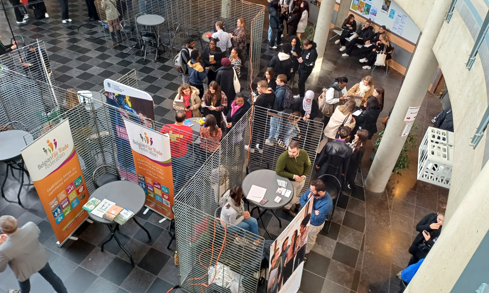 Stand de sensibilisation de BFTF au salon de l'emploi de l'HEPL