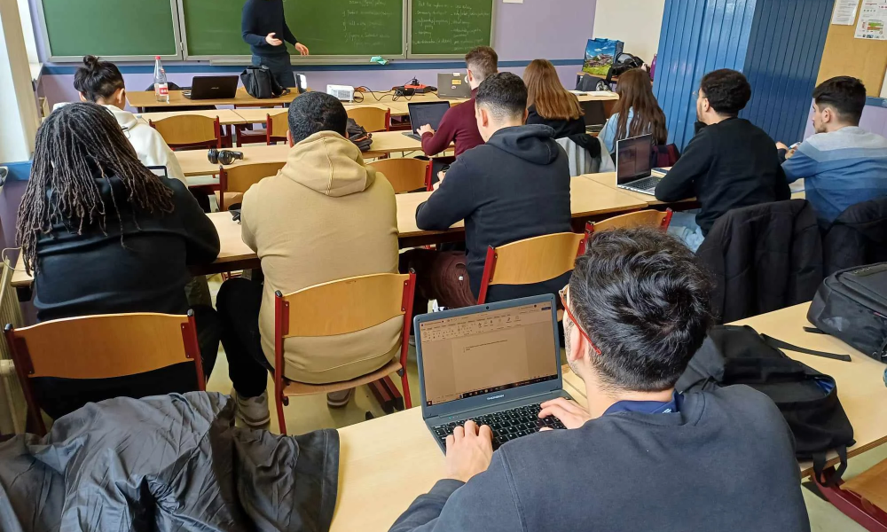 Presentation and discussions with the students of International at the Haute-École Condorcet in Charleroi (13/02/24)